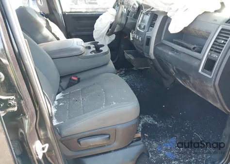 2018 Ram 1500 Express 4X2 6'4 Box z USA, uszkodzony, nr VIN 1C6RR6FT9JS171246